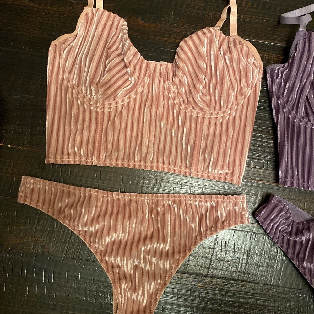 Pink Velvet Women's Intimate Set